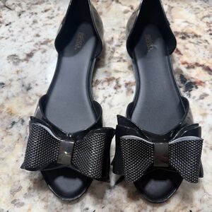 Melissa Black Open-Toe Flats slip on sandals with Bow Detail stylish